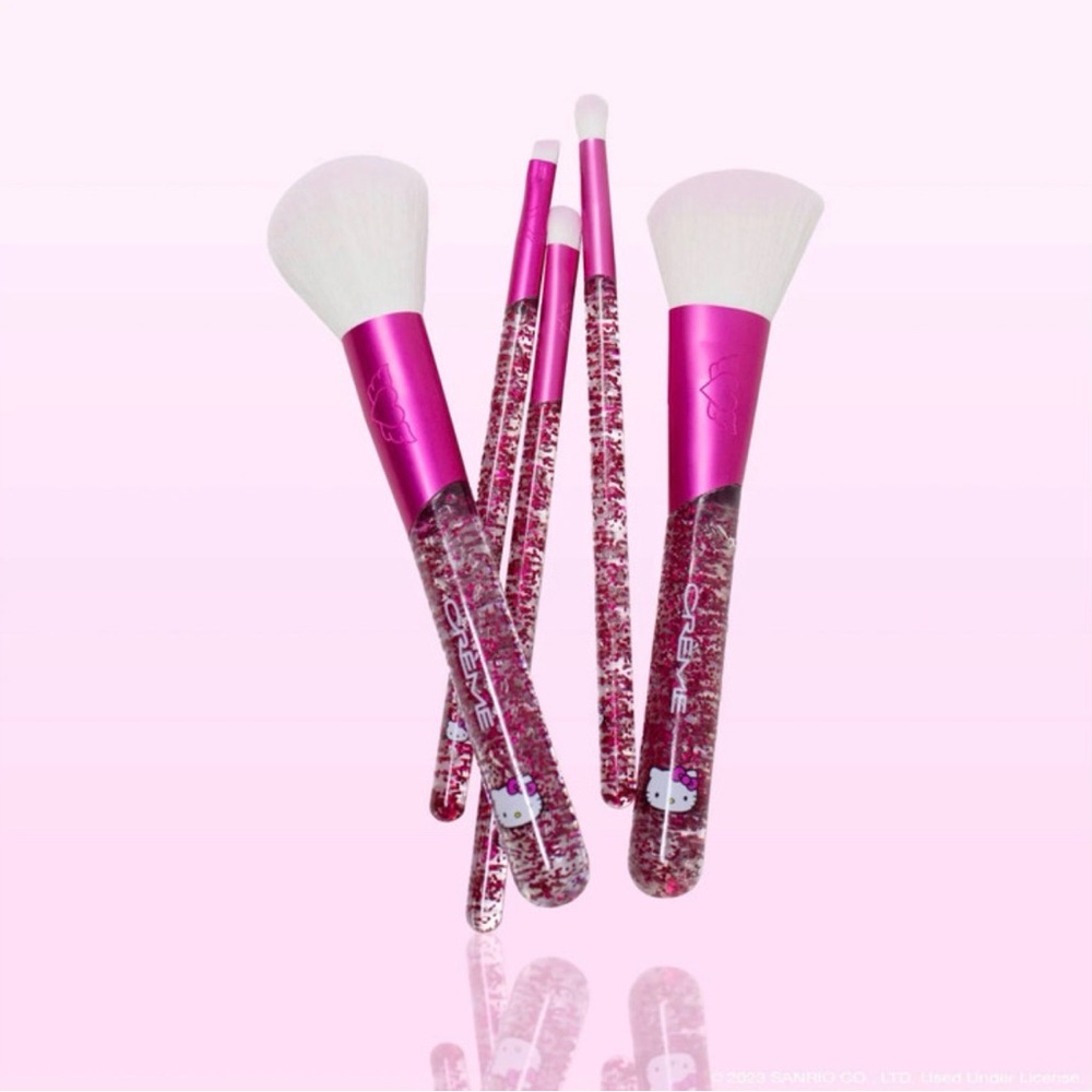 Hello Kitty Bundle Makeup bag, Brush set, lip liners and macaron lip balm - Picture 7 of 16